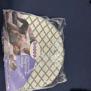 Boppy Wedge Pillow with Gray and White Pattern
